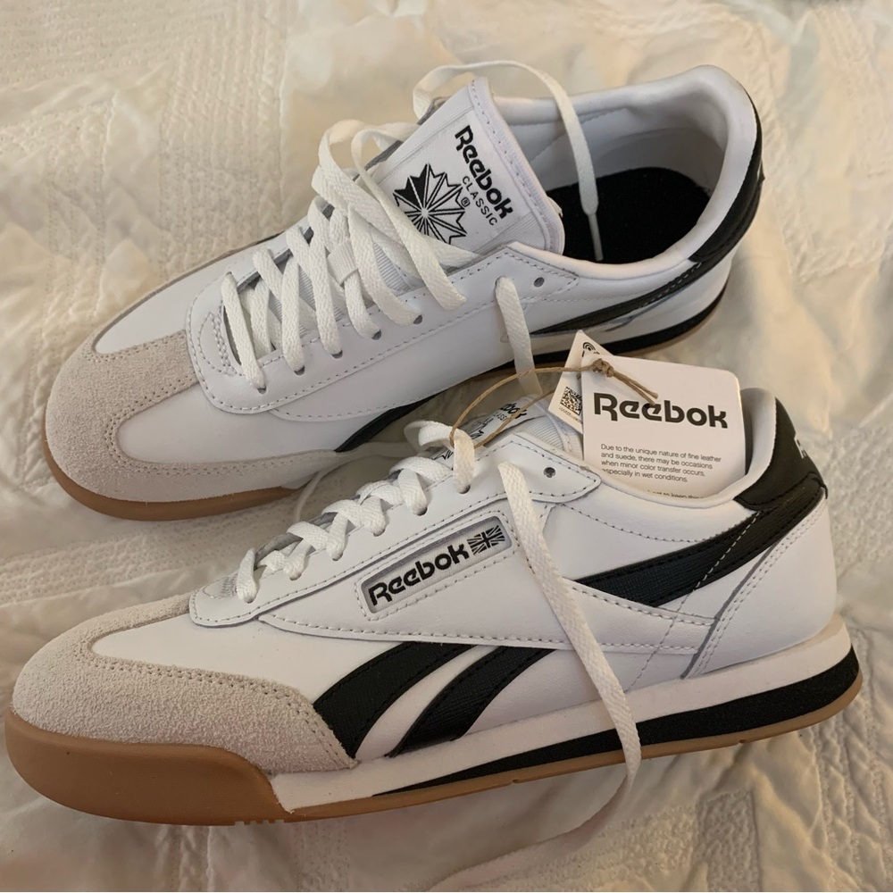 Reebok sneakers sz 7men/ 8 women - Picture 4 of 12